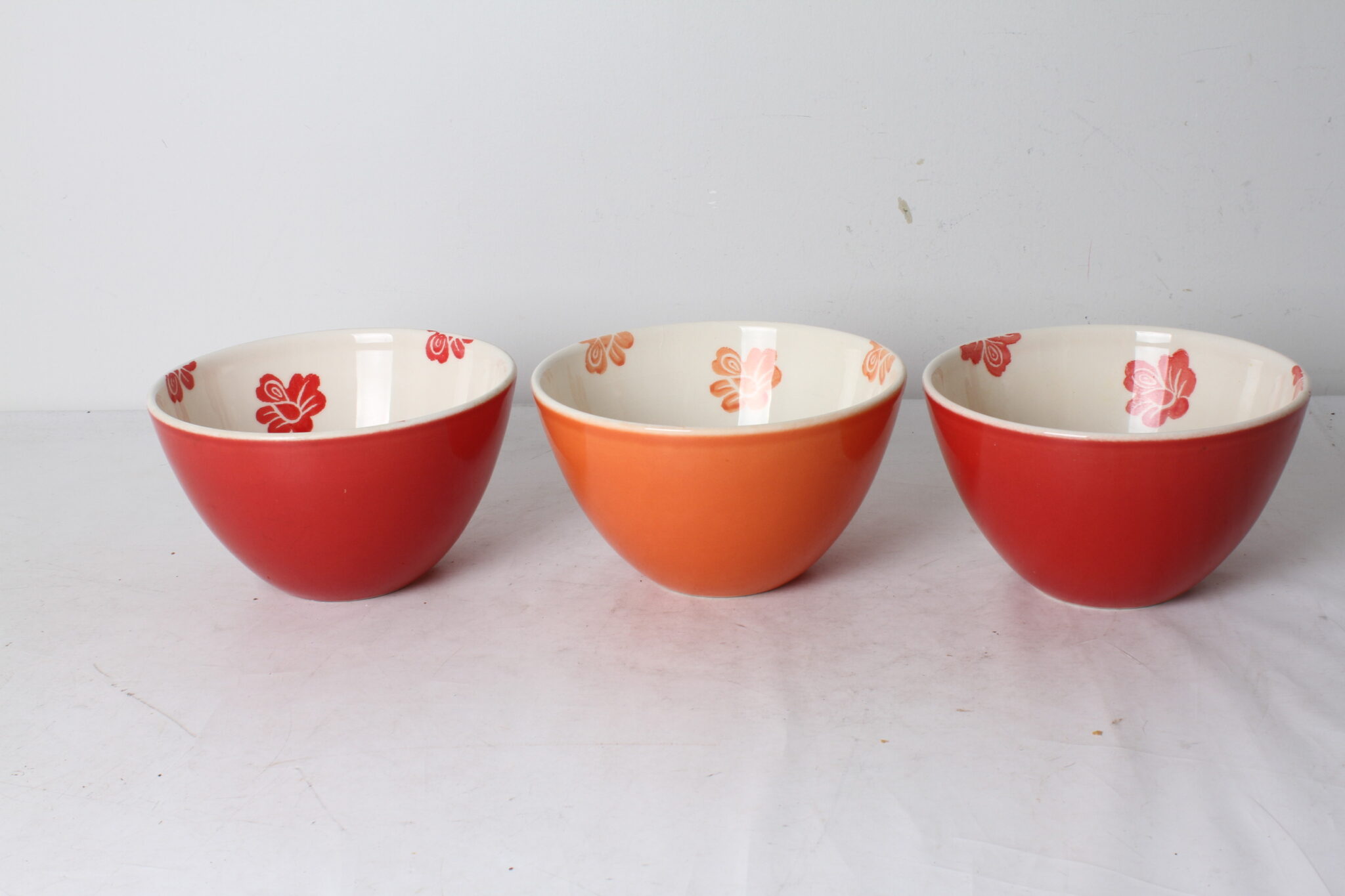 trio-de-saladiers-en-cermaique-rouge-orange-decor-interieur-art-de-la-table-occasion-emmaus-scherwiller-etikette (3)