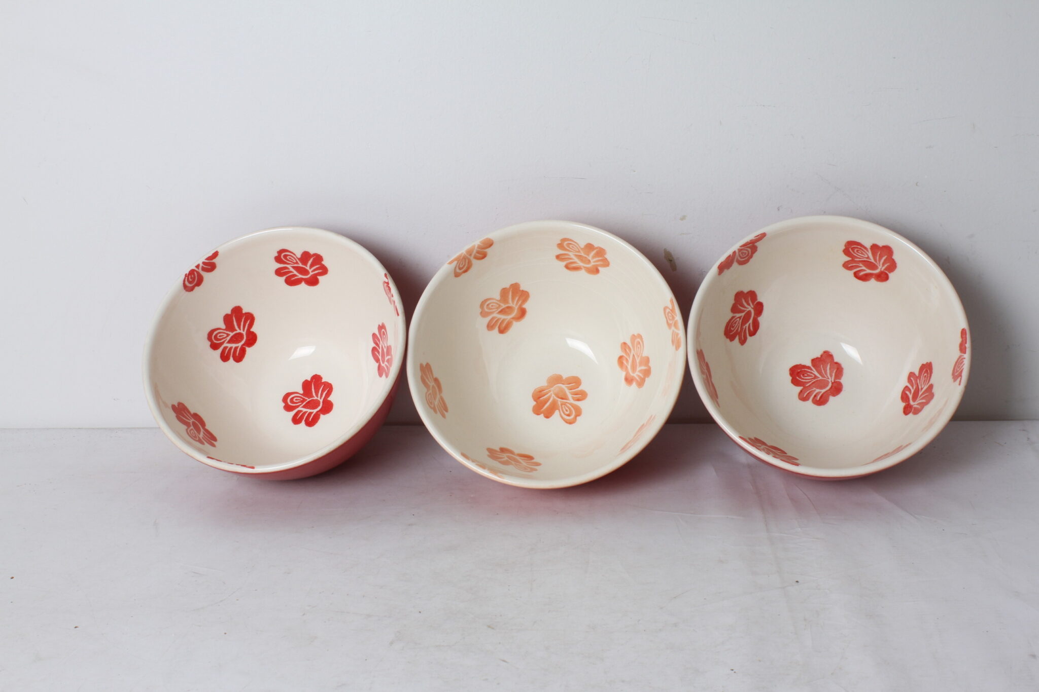 trio-de-saladiers-en-cermaique-rouge-orange-decor-interieur-art-de-la-table-occasion-emmaus-scherwiller-etikette (4)