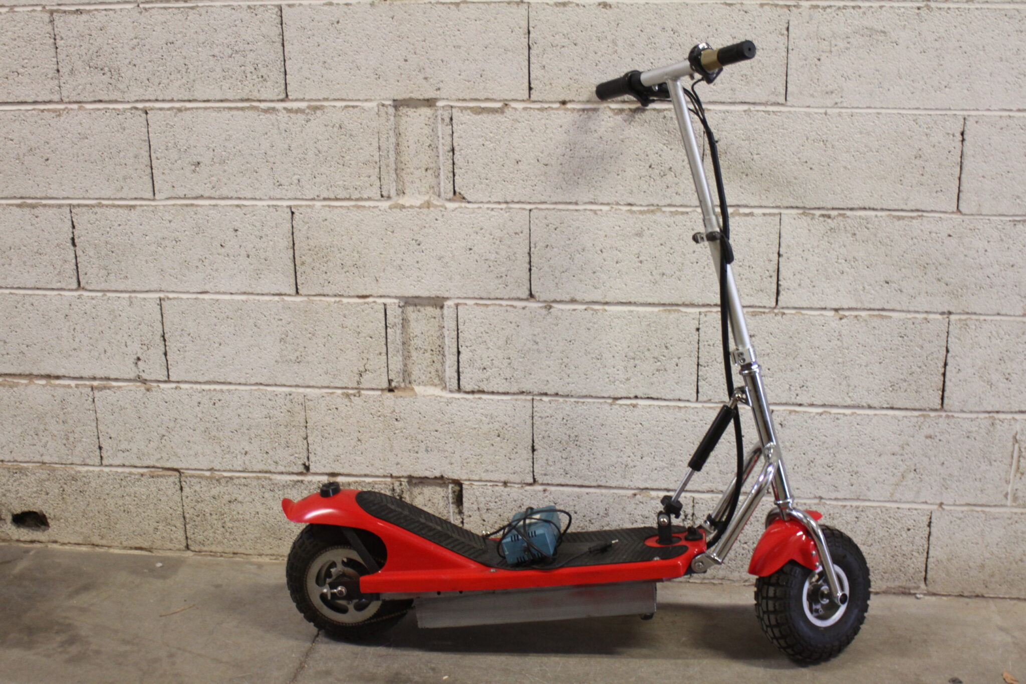 trotinette-electrique-twist-rouge-avec-chargeur-loisir-occasion-emmaus-scherwiller-etikette (4)