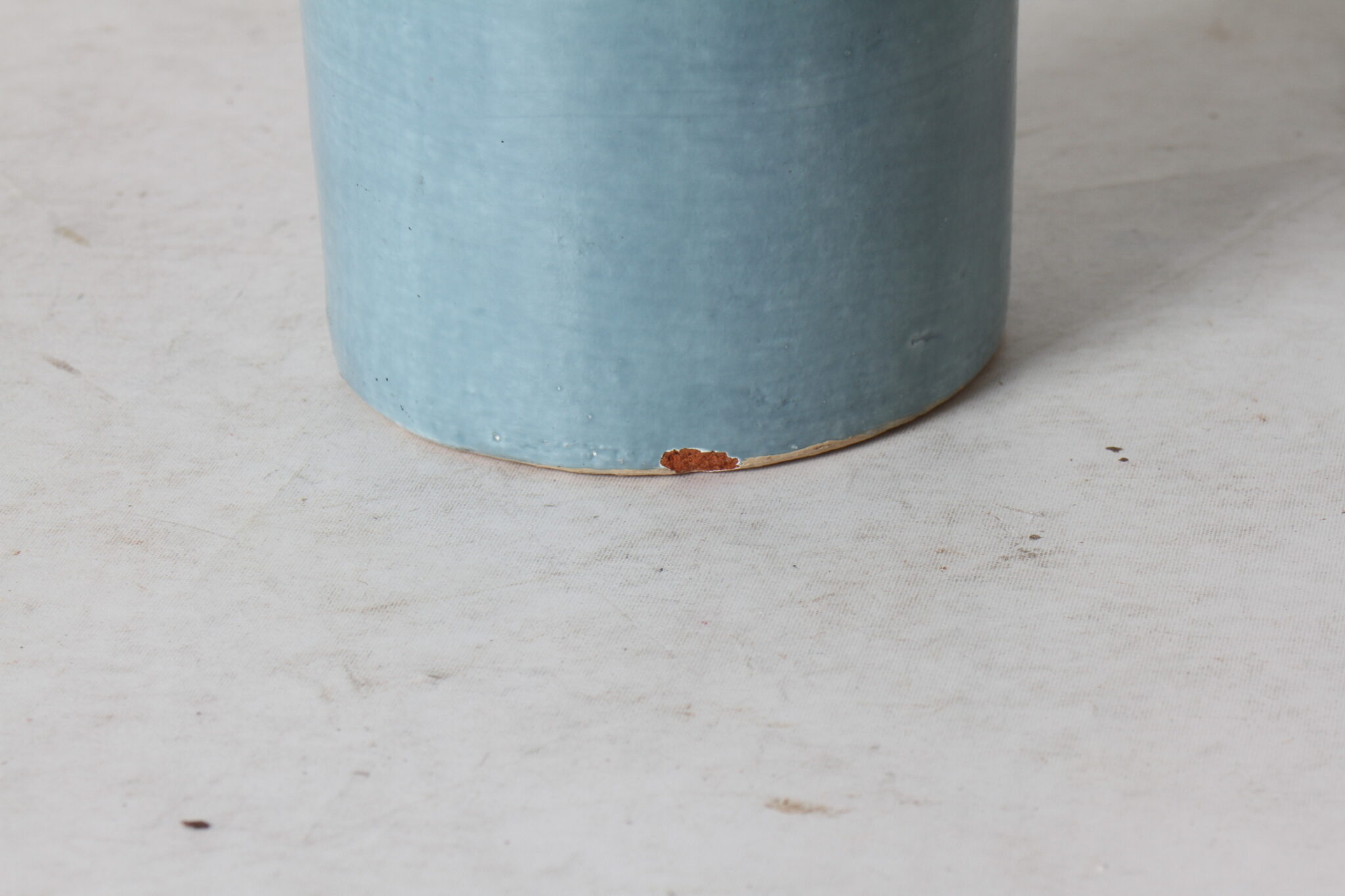 Vase cylindrique en terre cuite – Image 6