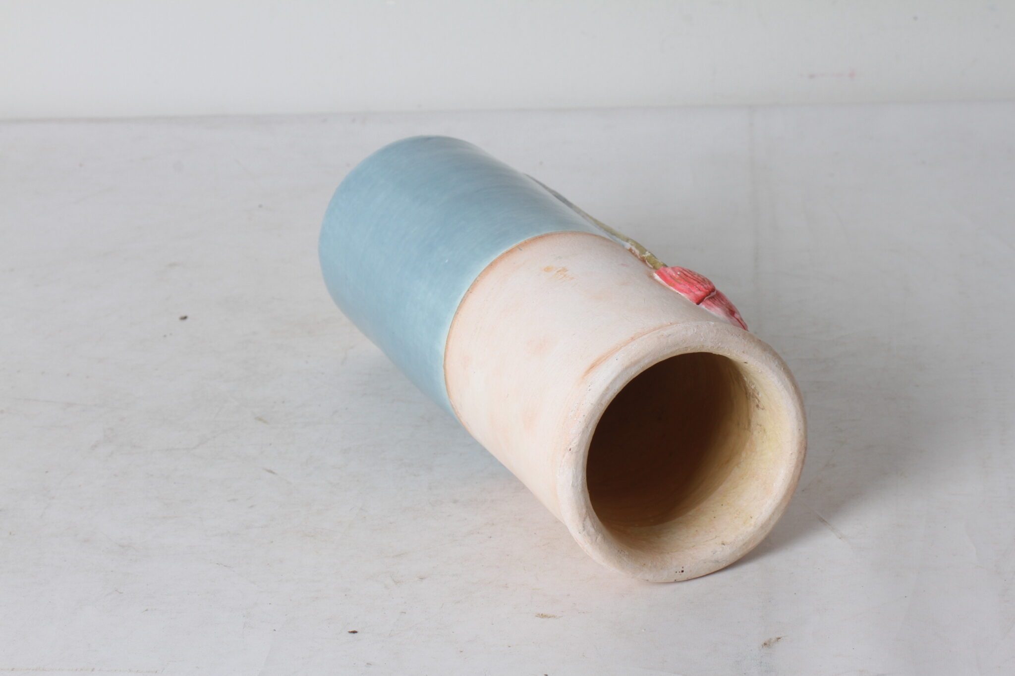 Vase cylindrique en terre cuite – Image 4