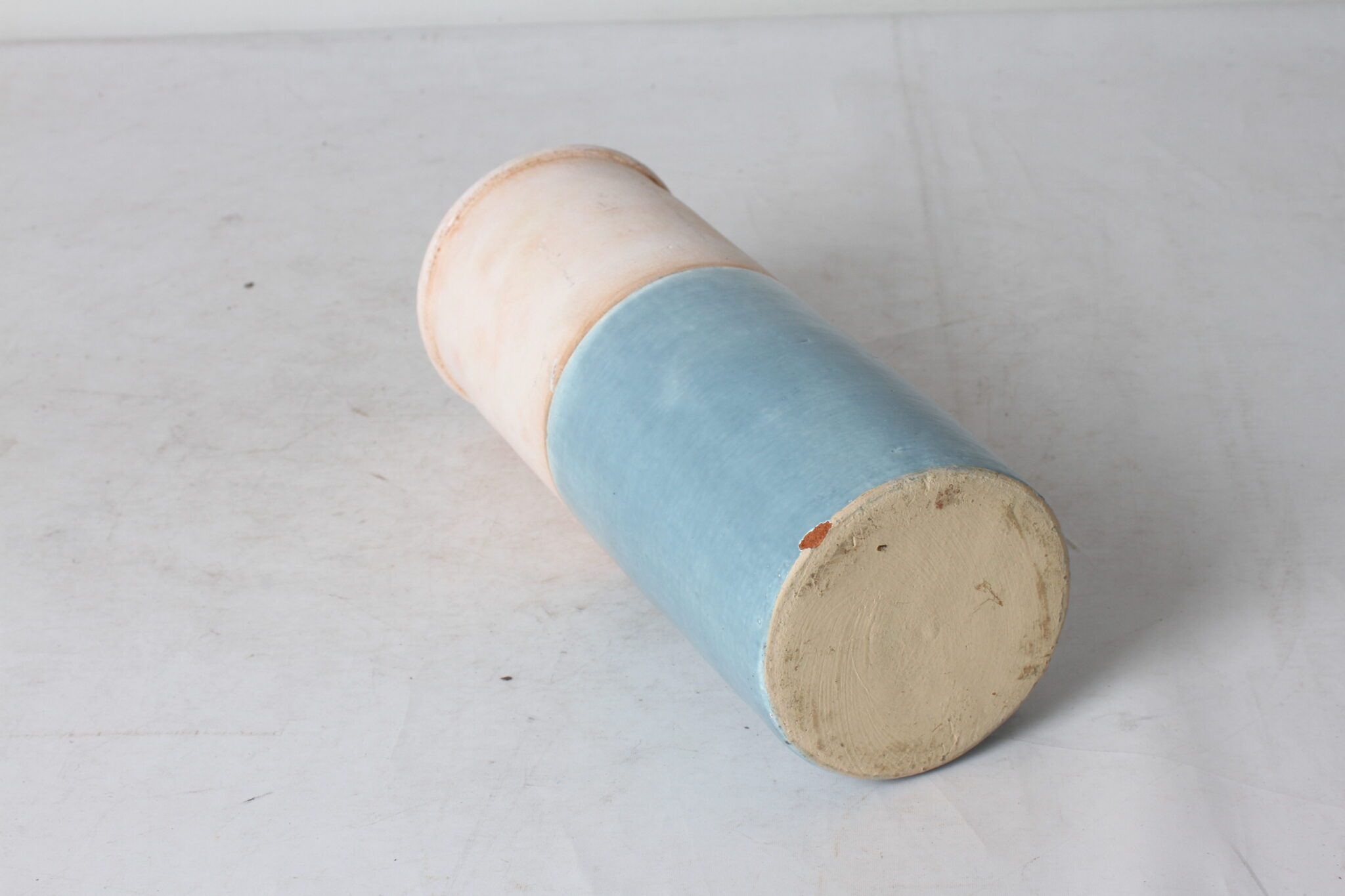 Vase cylindrique en terre cuite – Image 5