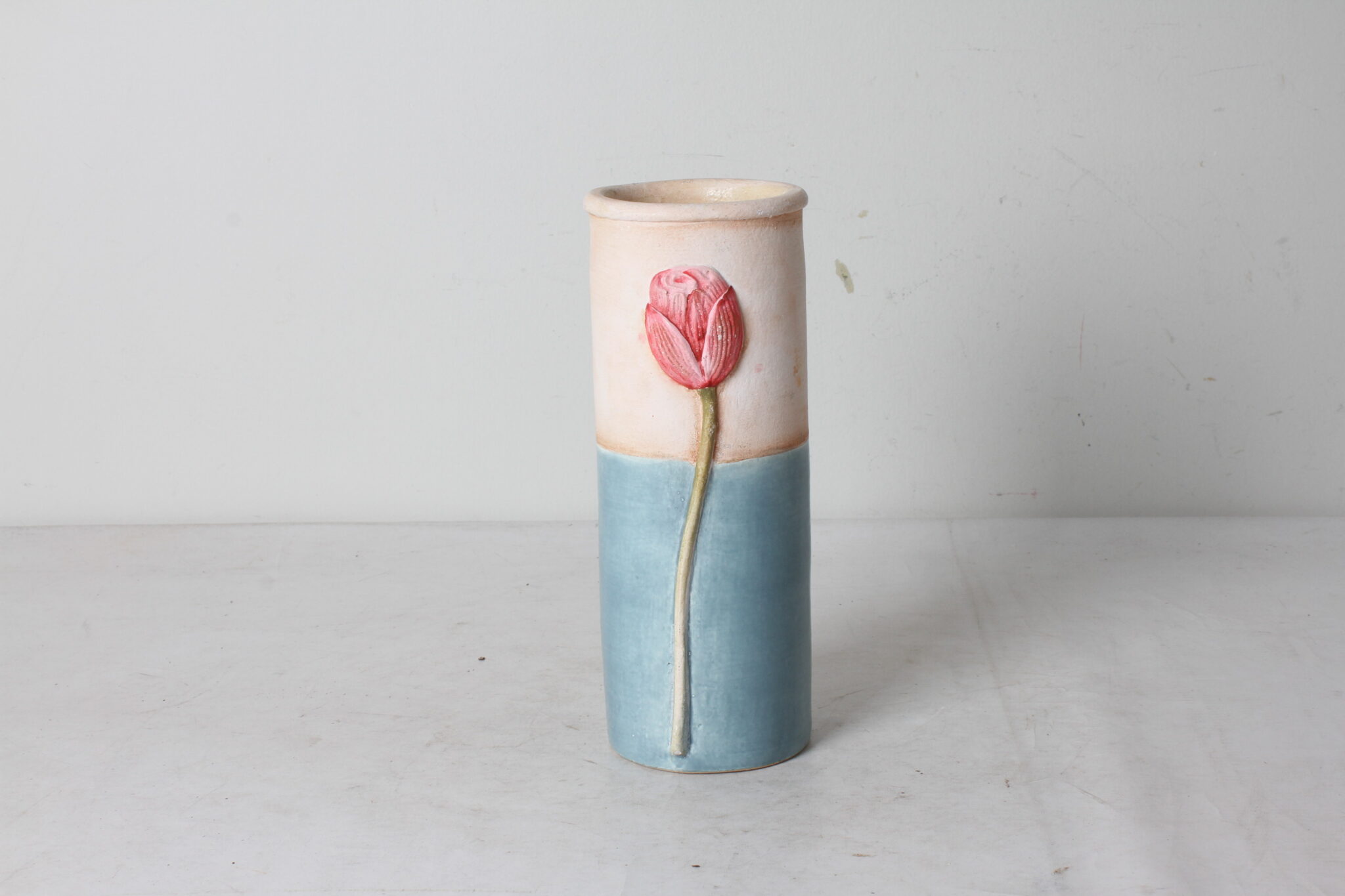 Vase cylindrique en terre cuite – Image 2