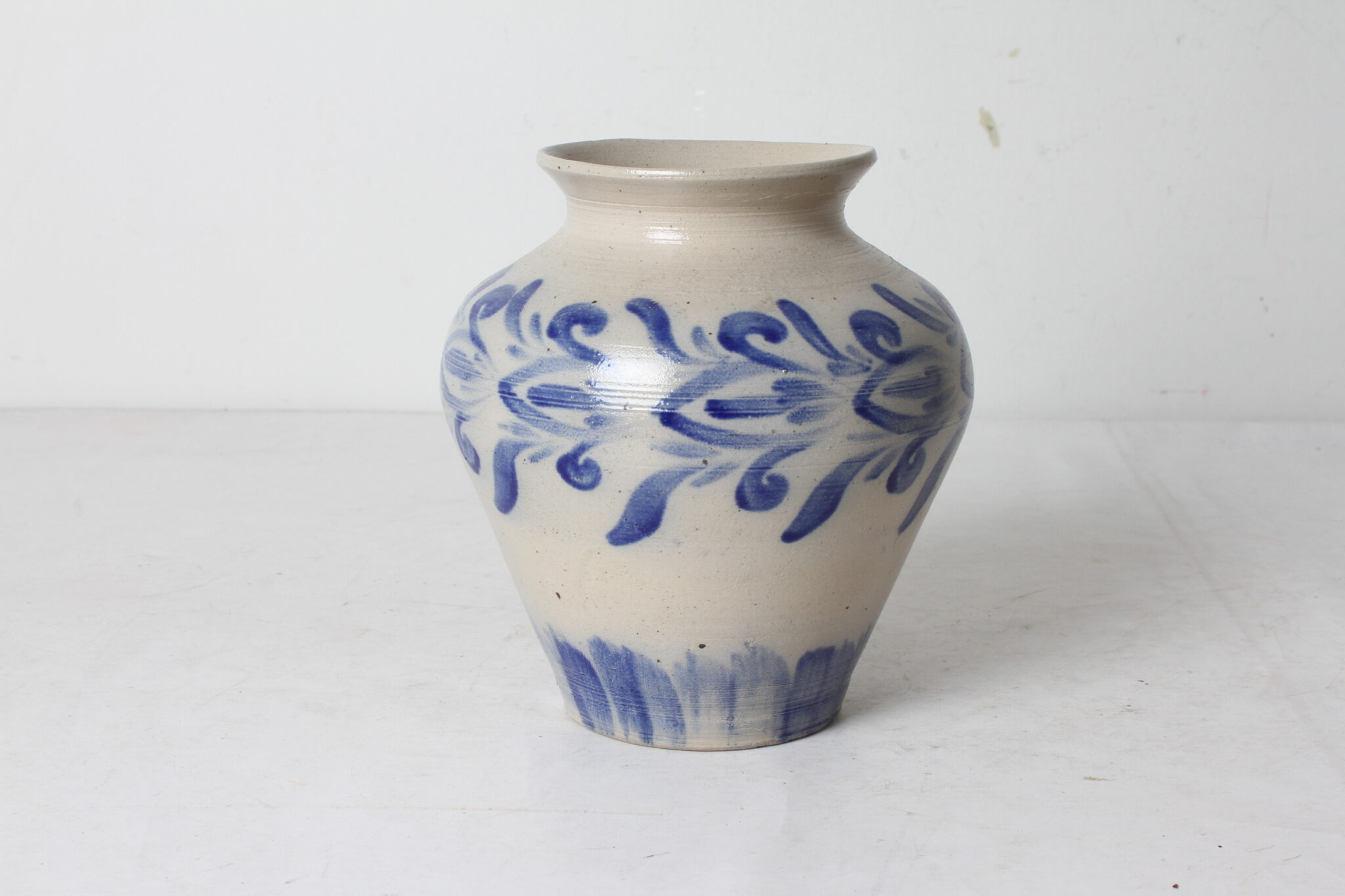 Vase-en-gres-dAlsace-etikette-emmaus-scherwiller (3)