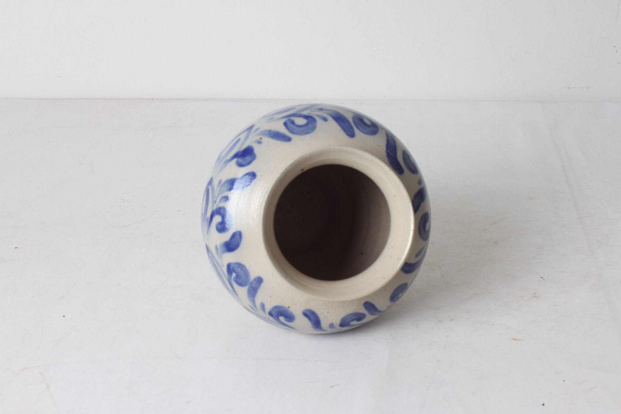 Vase-en-gres-dAlsace-etikette-emmaus-scherwiller (4)