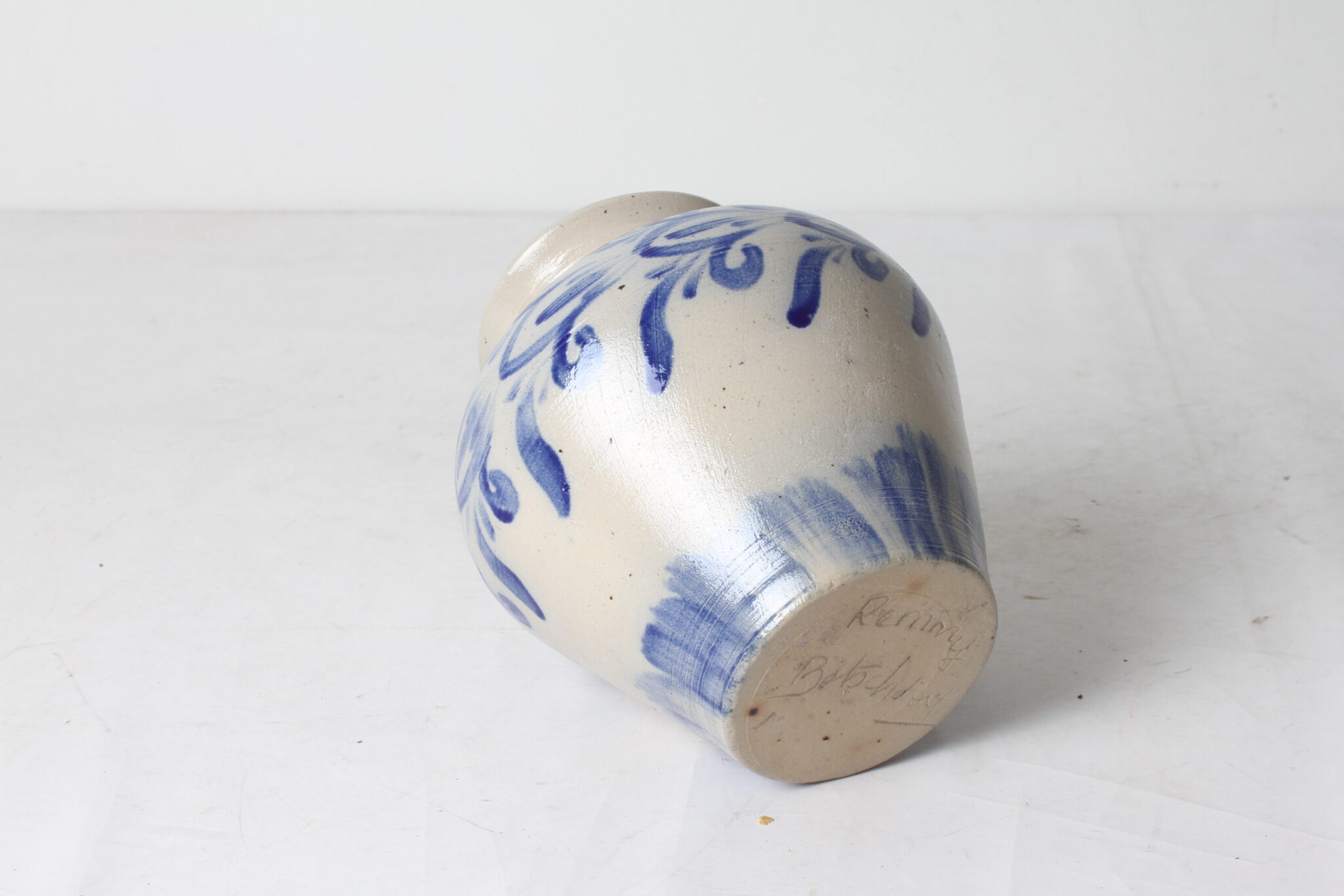 Vase-en-gres-dAlsace-etikette-emmaus-scherwiller (5)
