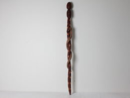 Ancienne canne en bois sculpté