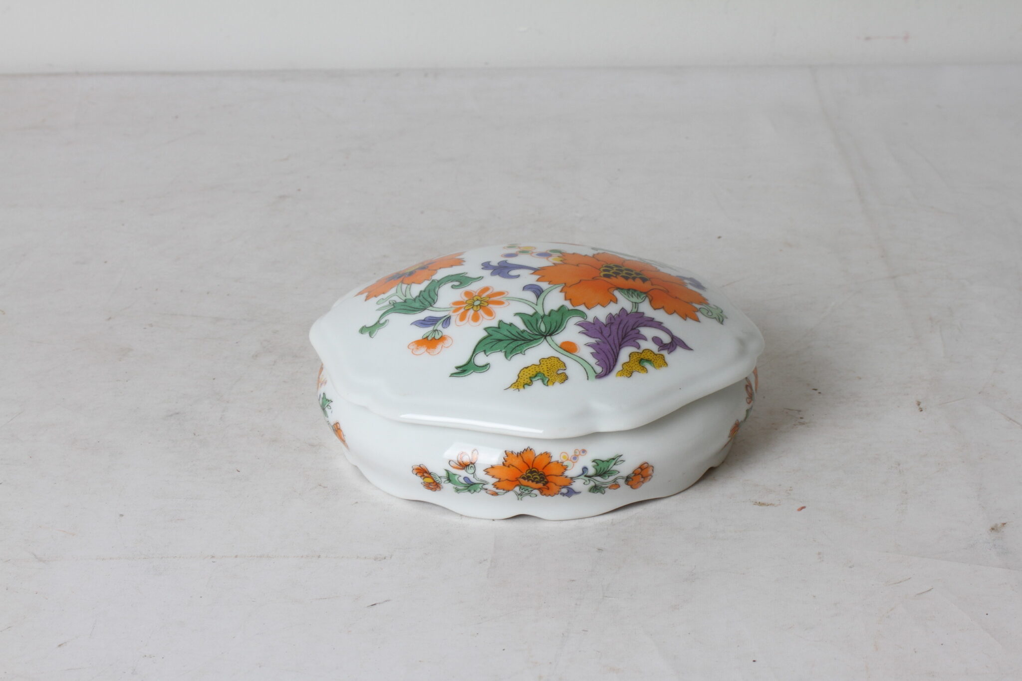 Bonbonnière vintage en porcelaine