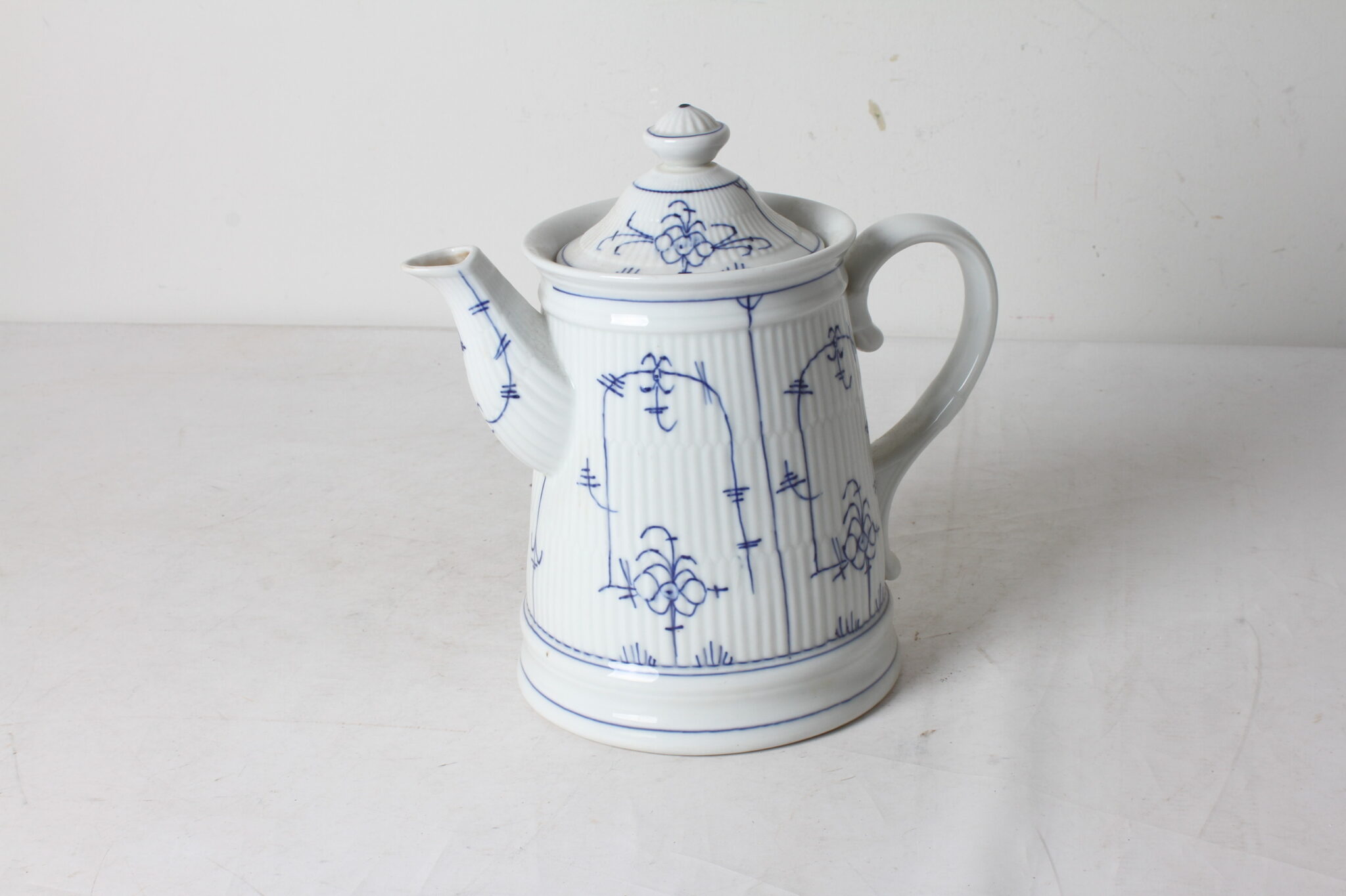 Cafetière en céramique nervurée