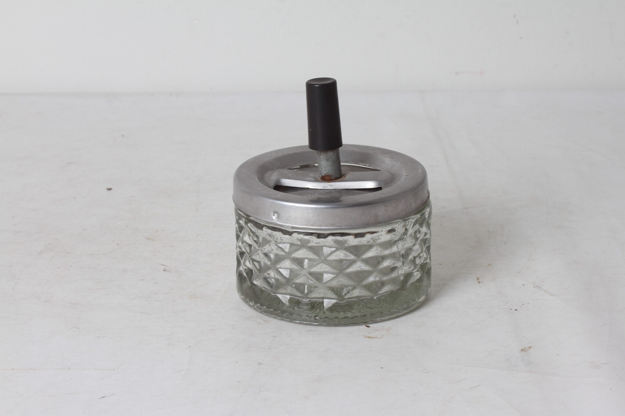 Cendrier poussoir vintage – Image 2