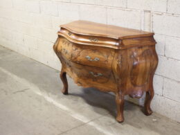 Commode tombeau de style Louis XV