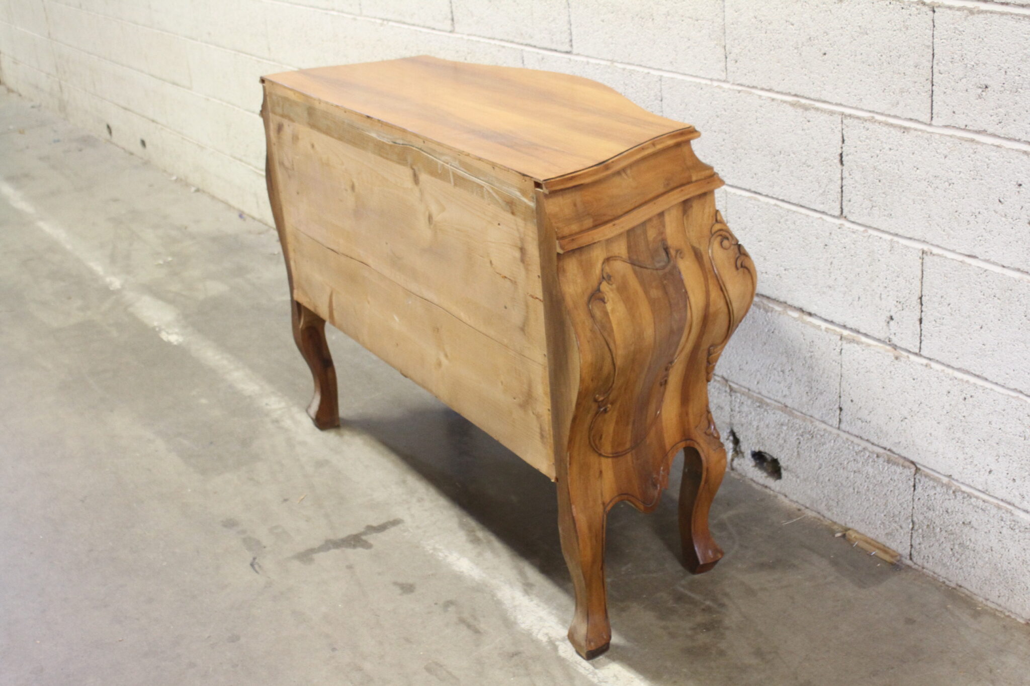 Commode tombeau de style Louis XV – Image 6