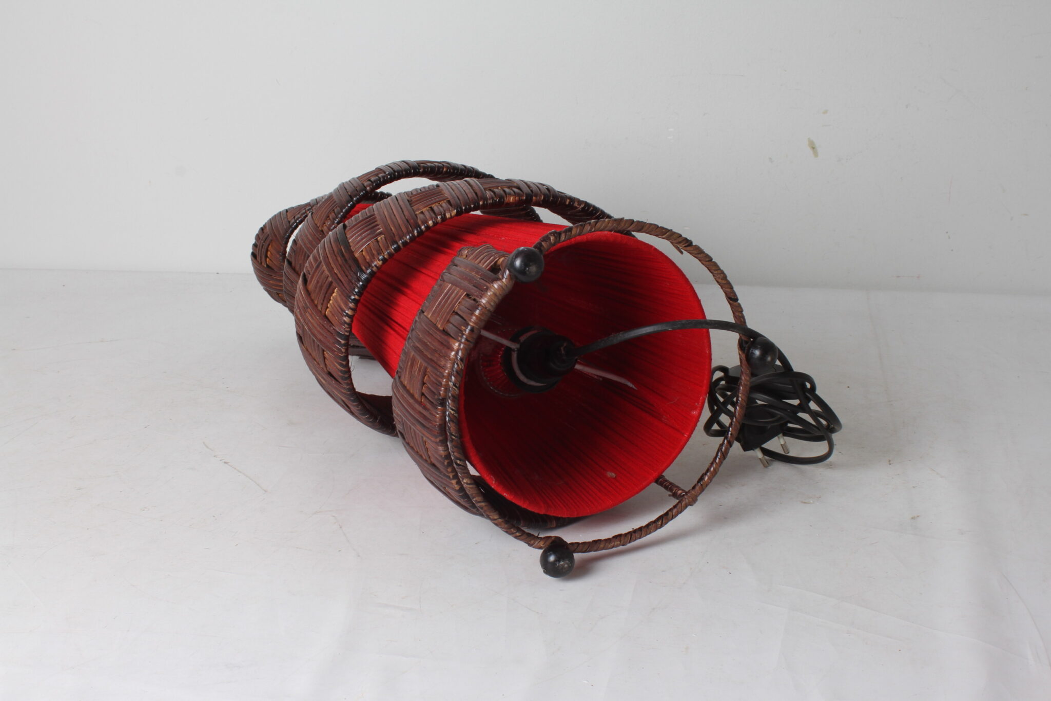 Lampe de table en osier et tissu – Image 3