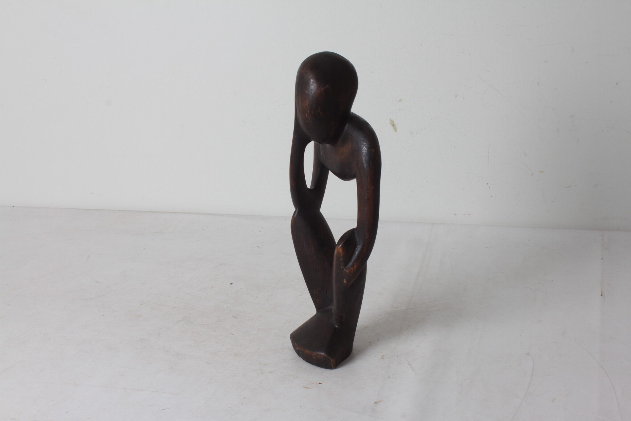 Sculpture décorative en bois foncé