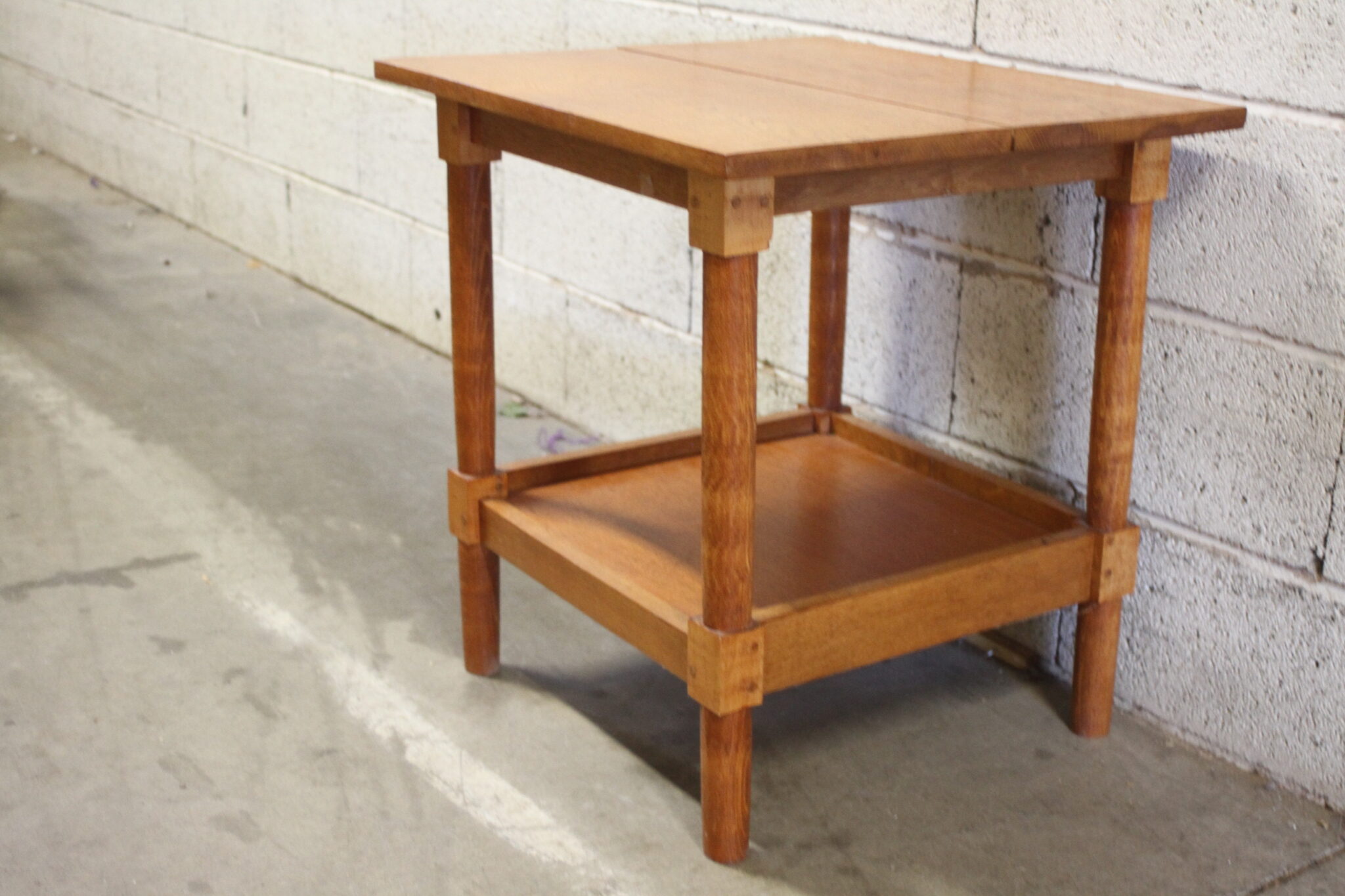 Table d'appoint en bois – Image 4